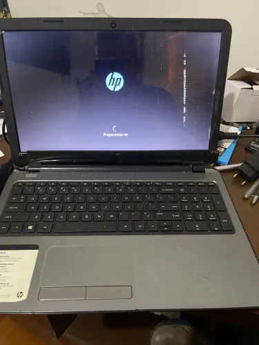 Notebook funcionando dobradiça quebrada
