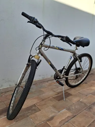 Bicicleta Aro 26 - 21 marchas