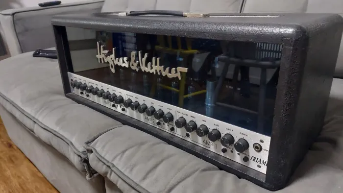 Cabeçote para guitarra Hughes & Kettner Triamp MK-1 com footswitch