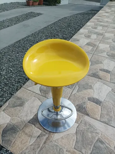 Banqueta regulável para balcão ou mesa