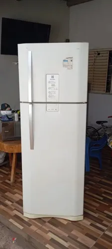 GELADEIRA ELECTROLUX FROST FREE bem conservado marcas de uso ?Entrego e passo cartão