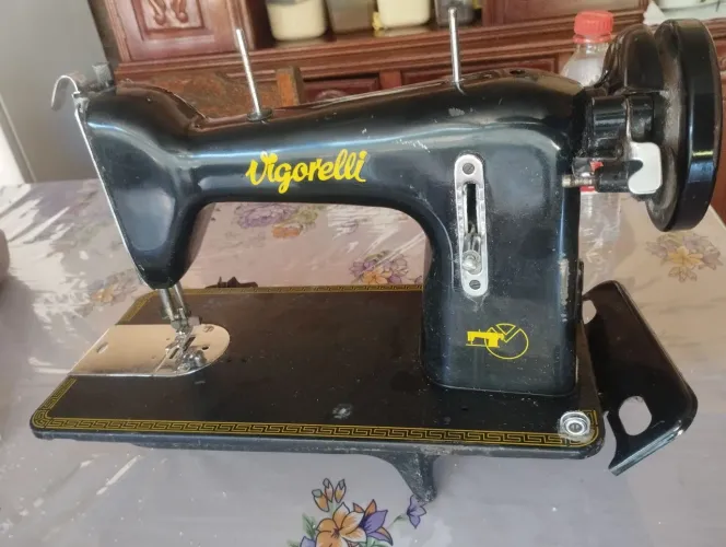 Máquina de costura Vigorelli 