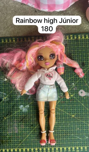 Boneca rainbow high Júnior
