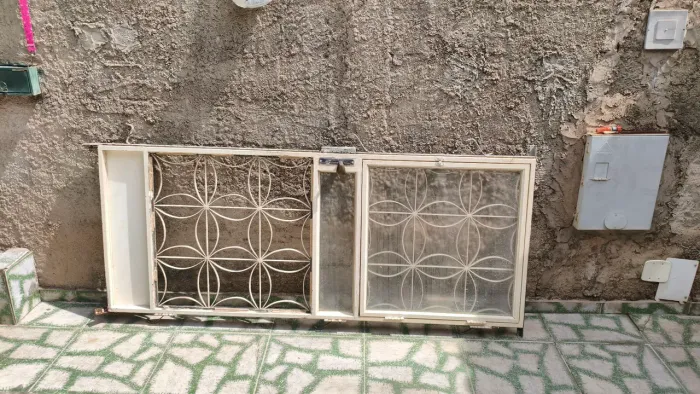 Venda de duas janelas sasazaki e uma porta usadas 