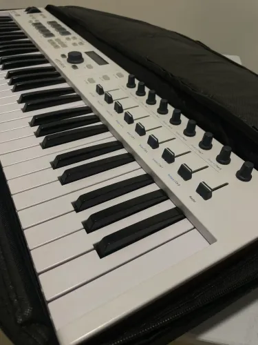 Teclado Controlador Arturia 61 MKll
