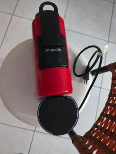 Cafeteira Nespresso Essenza mini