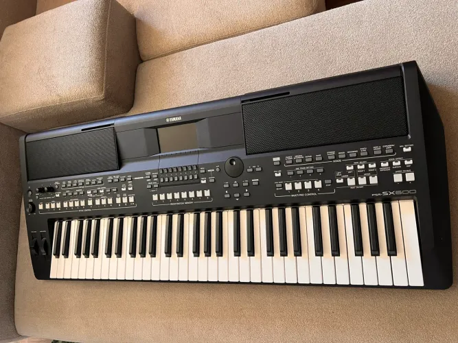 Teclado Yamaha PSR SX 600