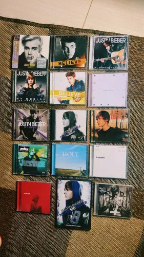 15 cds do Justin Bieber