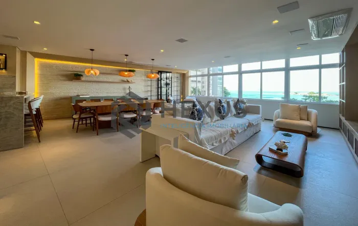 Apartamento reformado frente mar e lazer na Praia das Pitangueiras, Guarujá