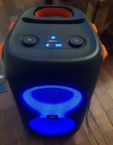 Jbl Partybox 110 usar na tomada