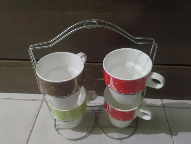 4 xícaras com suporte