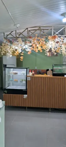 Balcão em MDF com vitrine refrigerada