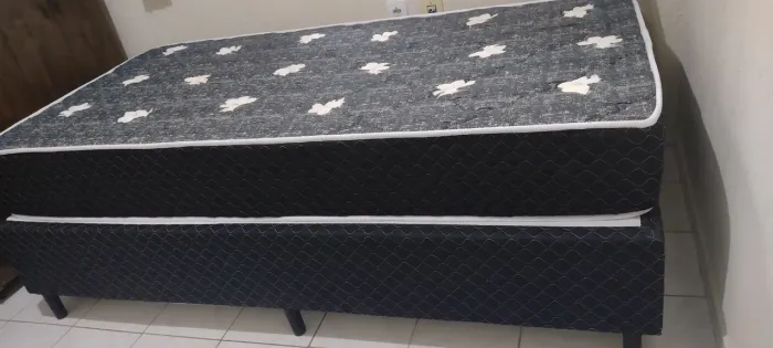 Cama box solteiro semi nova.