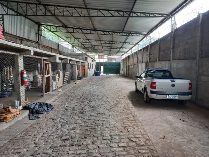 Três Rios - Galpão com 600m². Oportunidade !