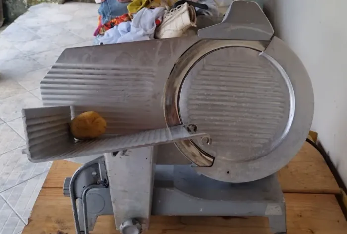 Fatiadora de Frios Profissional - Ótimo Estado