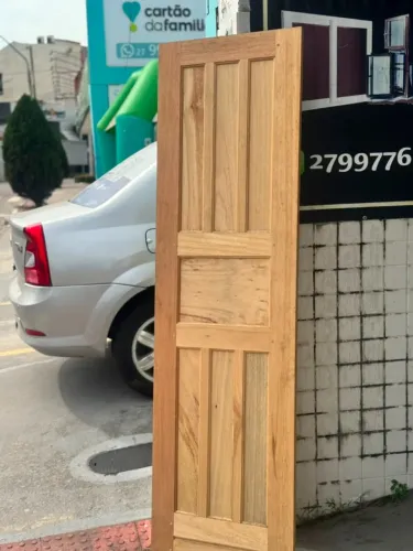 PORTA MACIÇA 7 ALMOFADAS 60CM, 70CM