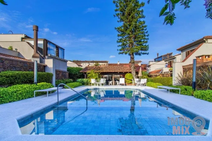 Vendo casa em Condomínio no Bairro Três Figueiras - Porto Alegre