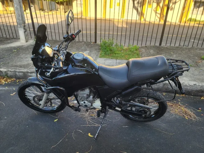 Vendo Yamaha Ténéré 250 2013! Moto forte, econômica e pronta para pegar a estrada.