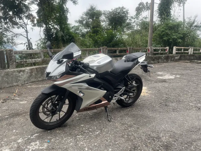 Vendo R15 em estado de zero