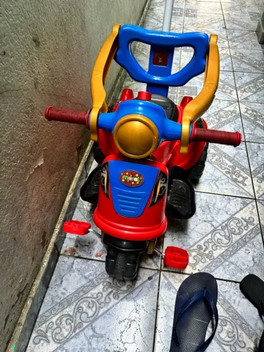 Triciclo Infantil Maral Avespa Spider 2 em 1 Passeio e Pedal
