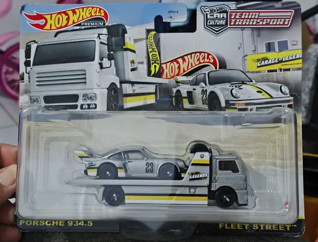 Hot Wheels Team Transport Porsche 934.5 Premium