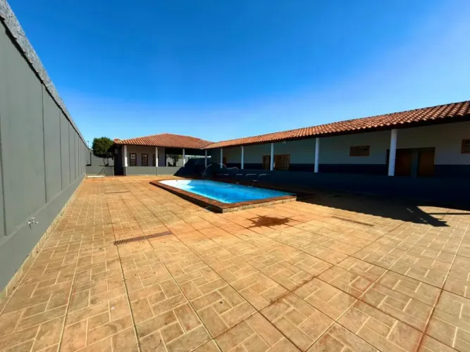 Casa de 388m² com 05 suítes para locação e venda em condomínio - Real Sul