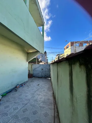 Casa com garagem pra carro na Vila Margarida R$1600,00