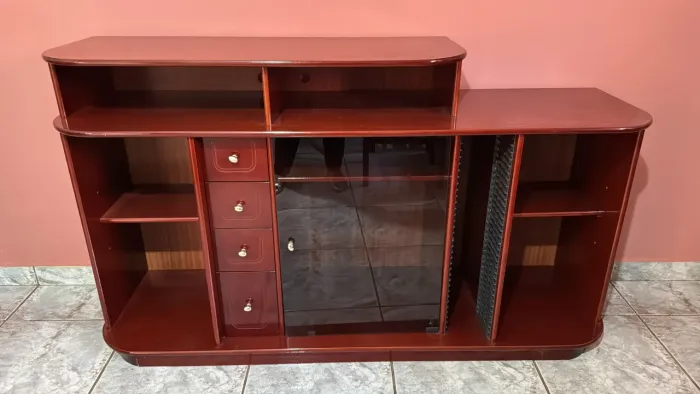 Estante para TV em mogno