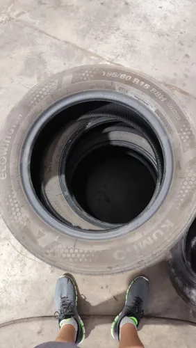 Jogo pneusKumho ES31 195/60 R15 - Semi-novos | Nível Michelin