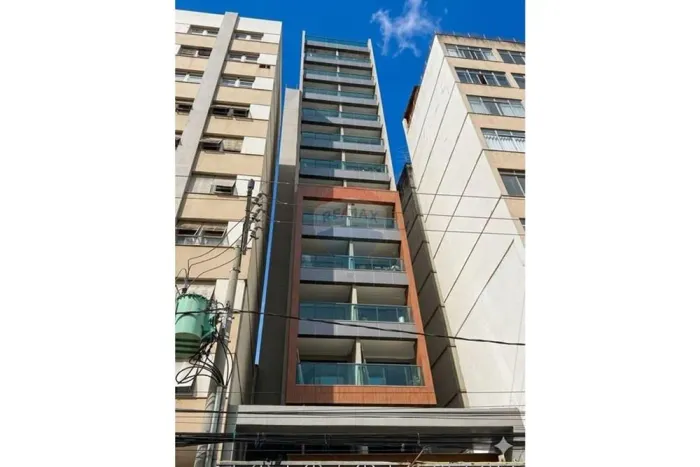 Stúdio mobiliado e decorado com varanda à venda no Centro de JF