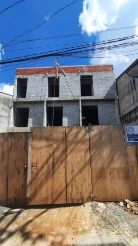 Sobrados Novos em Construção. Vila Yolanda, Osasco, São Paulo.