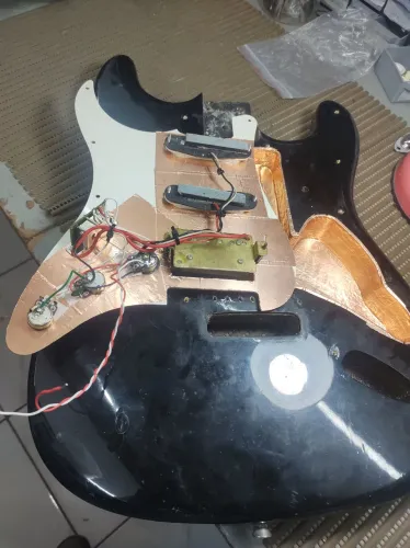 Guitarra stratocaster