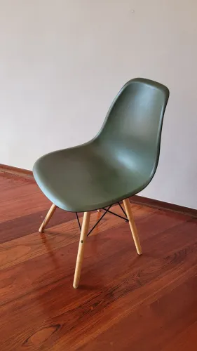 Cadeiras Eames Eiffel -  Pés De Madeira - Verde Musgo