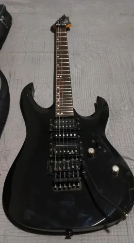 Guitarra Cort X6 com captação Malagoli 