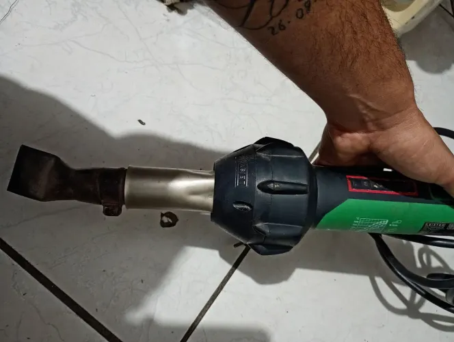 Vendo solda de lona laister pvc só a máquina interessados só chamar 4400. * cham