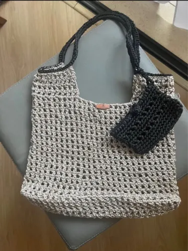 Bolsa de praia de crochê com porta celular