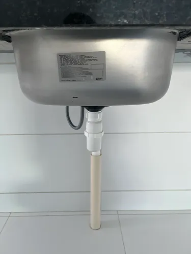 Balcão de mármore preto com Cuba docol 