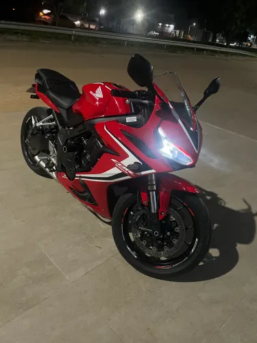 Honda CBR 650R 2021 - Impecável