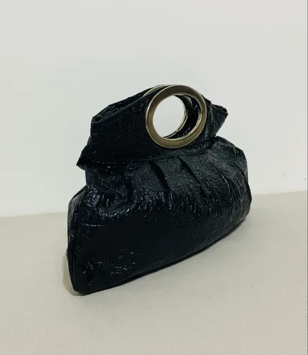 Bolsa De Mão Clutch Preta Texturizada Com Alça De Metal Oval Vintage