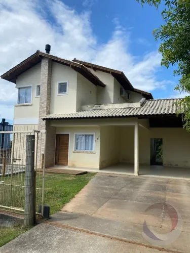 Casa Residencial de 5 dorms no bairro Campeche
