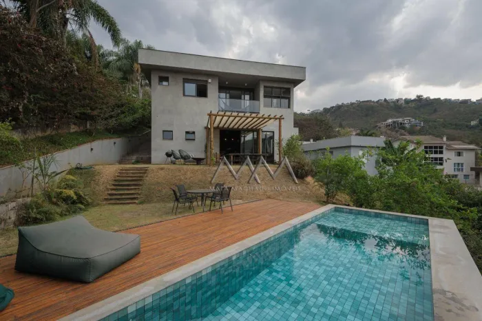 Casa à venda e para locação no condomínio Vila Alpina | 518 m² - 4 quartos