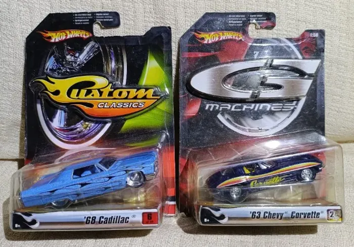 Hot Wheels - G-Machines '63 Chevy Corvette e Custom Classics  '68 Cadillac 2007 1:50