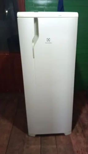 Vendo geladeira Frost free Electrolux 220 volt com garantía de 3 meses com entrega gratis