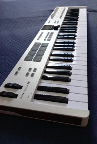 Teclado Controlador Arturia KeyLab Essential 61 COM BAG
