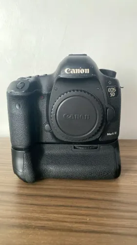 Camera Canon 5D Mark III