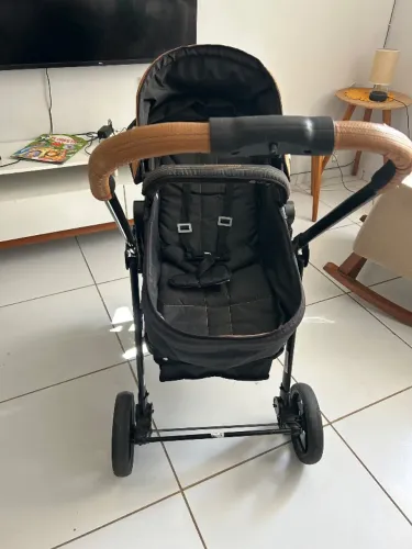 Carrinho de bebê tipo Moisés