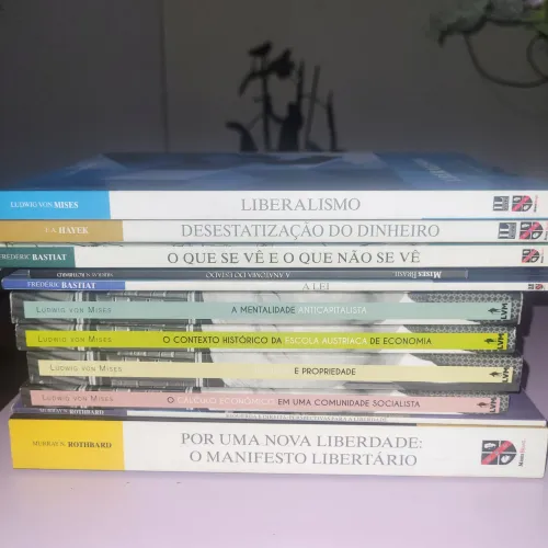 Vendo Livros "Escola Austríaca"