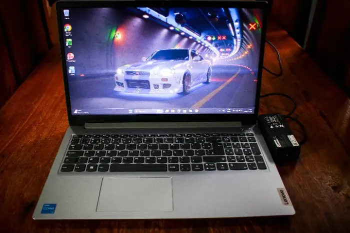 Notebook Lenovo (Pronto pra Trabalho, Estudo ou Entretenimento)