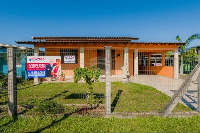 Excelente casa semi nova à venda na Praia de Imbé!