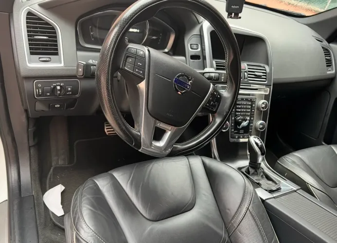 Volvo XC 60 T-5 R-design 2.0 FWD 5P 2017